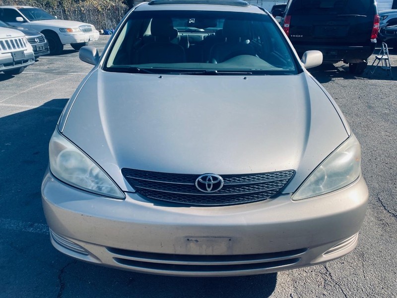 Toyota Camry Vehicle Full-screen Gallery Image 12