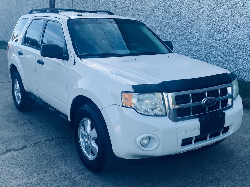 Ford Escape Vehicle Full-screen Gallery Image 08
