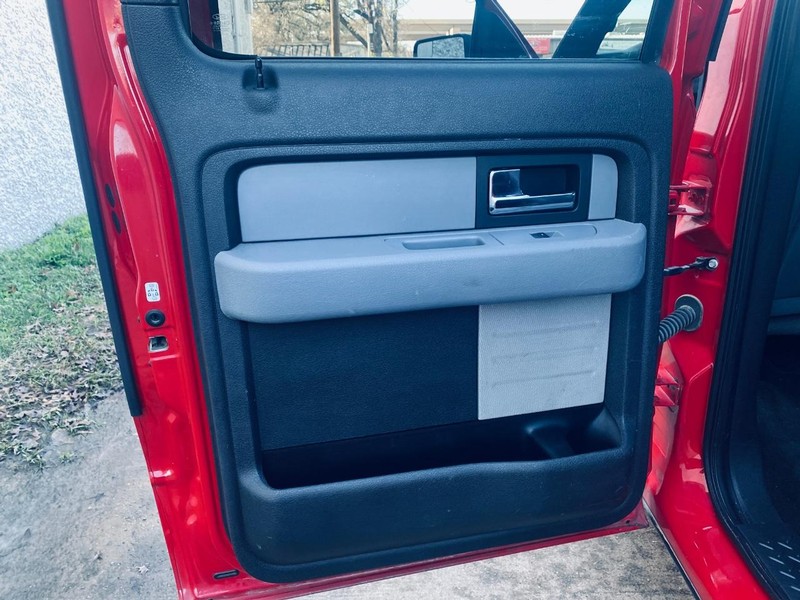 Ford F-150 Vehicle Full-screen Gallery Image 14