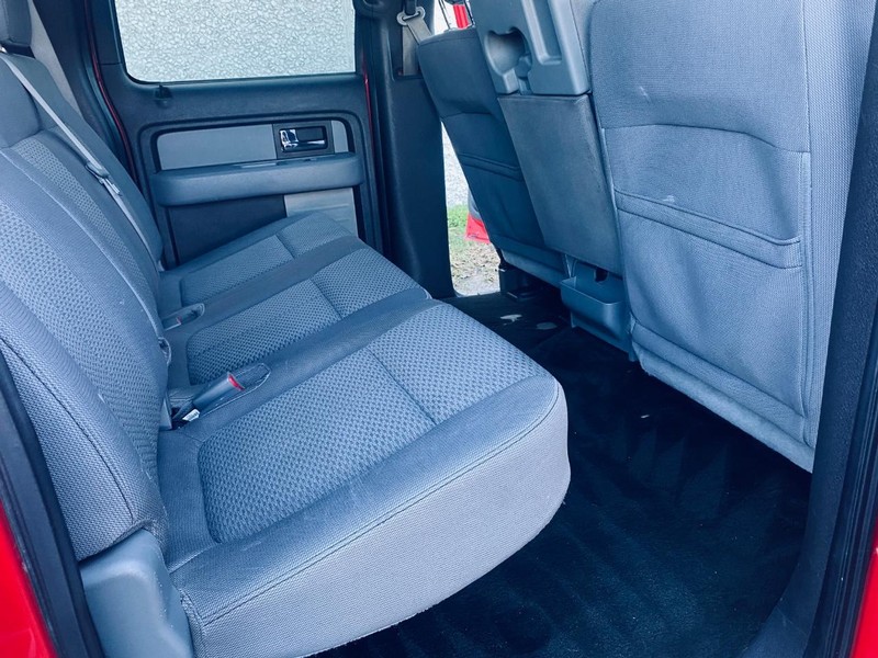 Ford F-150 Vehicle Full-screen Gallery Image 18