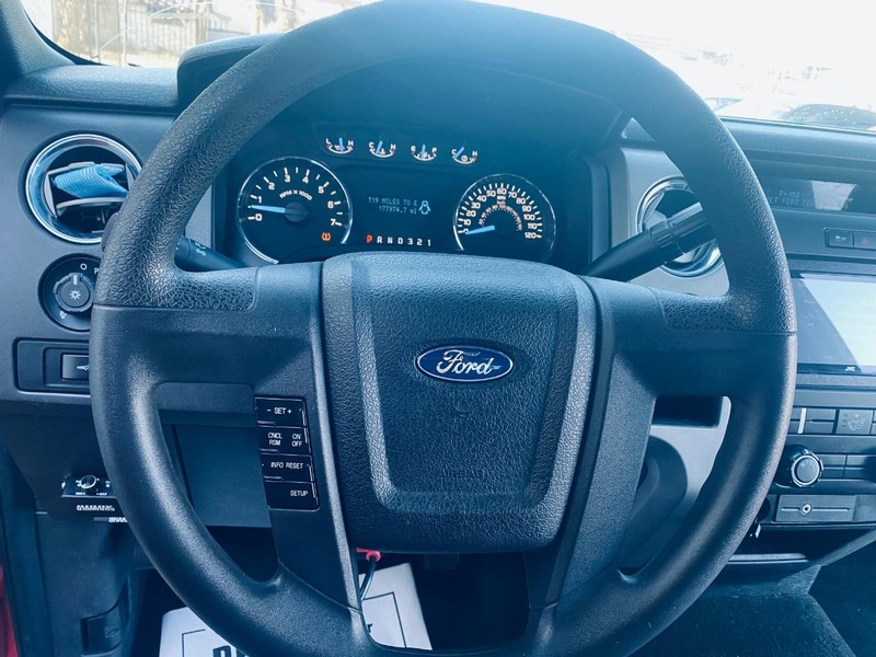 Ford F-150 Vehicle Full-screen Gallery Image 22