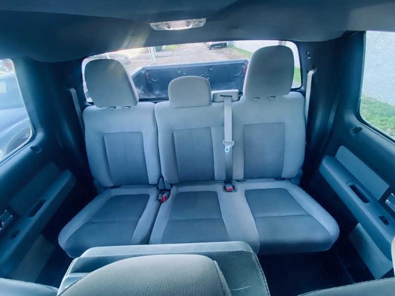 Ford F-150 Vehicle Full-screen Gallery Image 23