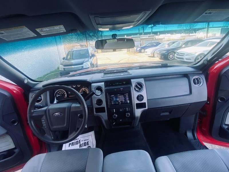 Ford F-150 Vehicle Full-screen Gallery Image 24