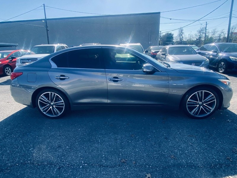 INFINITI Q50 Vehicle Full-screen Gallery Image 02