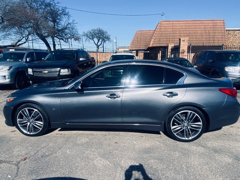 INFINITI Q50 Vehicle Full-screen Gallery Image 04