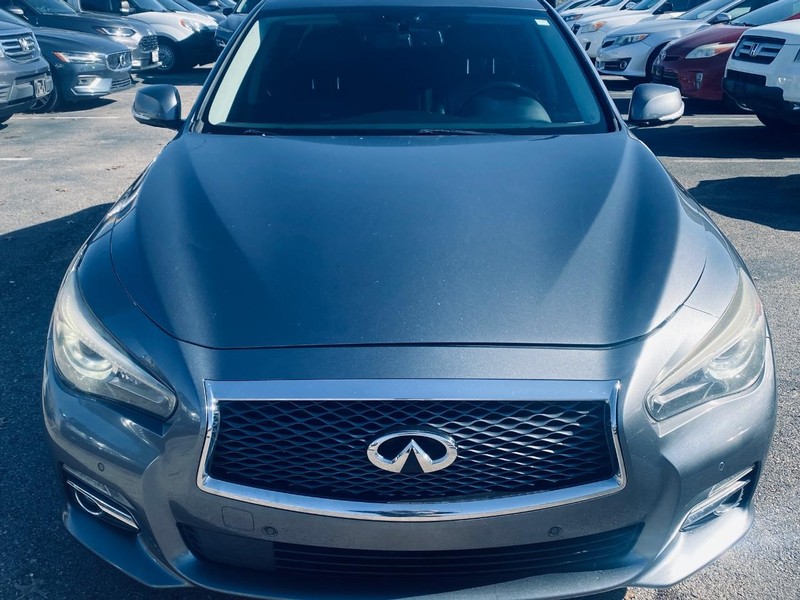 INFINITI Q50 Vehicle Full-screen Gallery Image 09