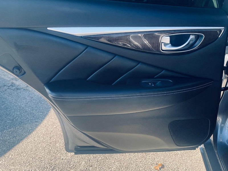 INFINITI Q50 Vehicle Full-screen Gallery Image 13