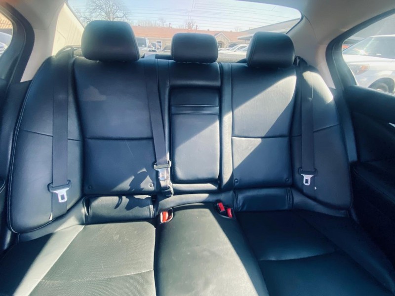INFINITI Q50 Vehicle Full-screen Gallery Image 18