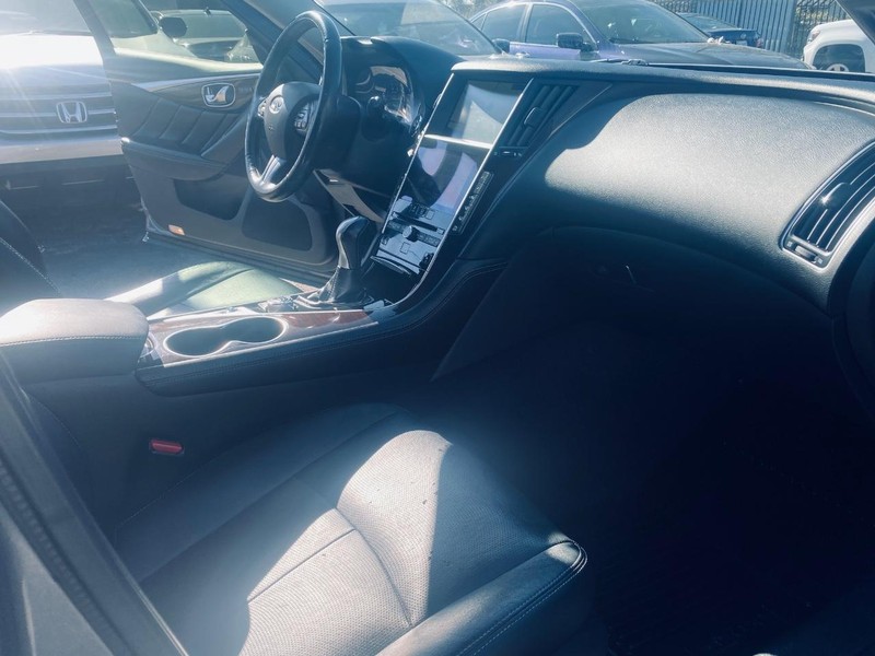 INFINITI Q50 Vehicle Full-screen Gallery Image 19