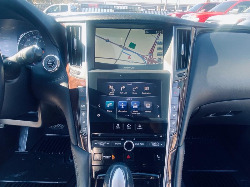 INFINITI Q50 Vehicle Full-screen Gallery Image 22
