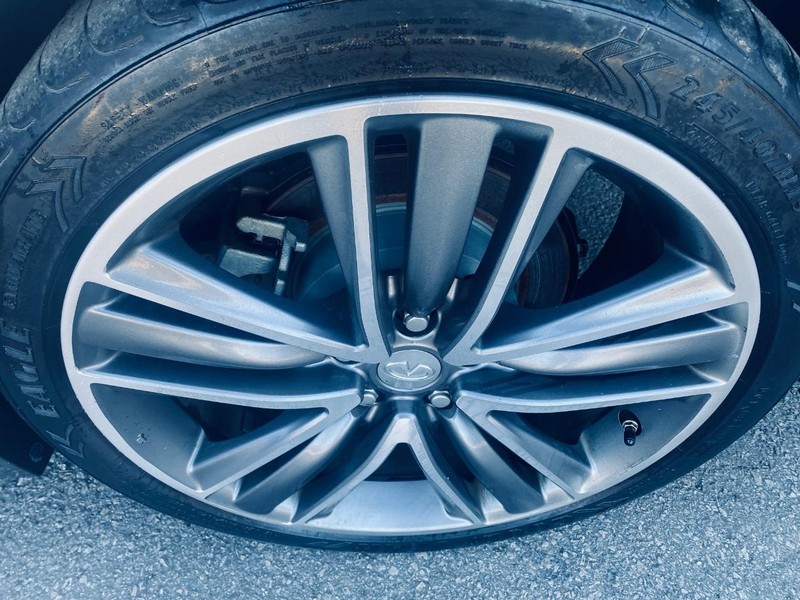 INFINITI Q50 Vehicle Full-screen Gallery Image 28