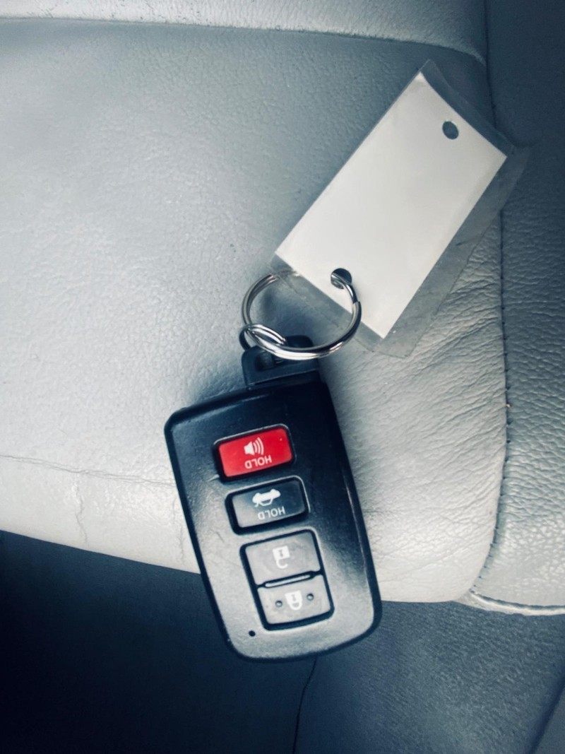 Toyota Camry Vehicle Full-screen Gallery Image 29