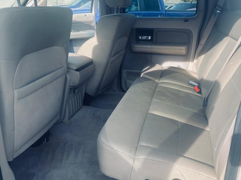 Ford F-150 Vehicle Full-screen Gallery Image 14
