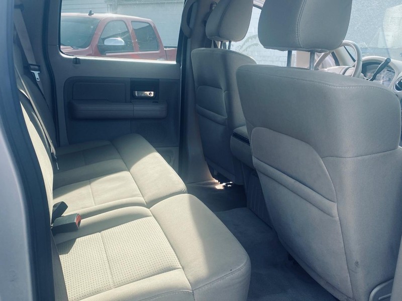 Ford F-150 Vehicle Full-screen Gallery Image 17