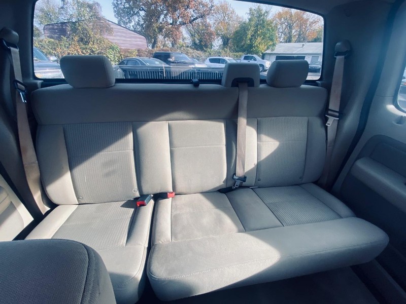 Ford F-150 Vehicle Full-screen Gallery Image 21