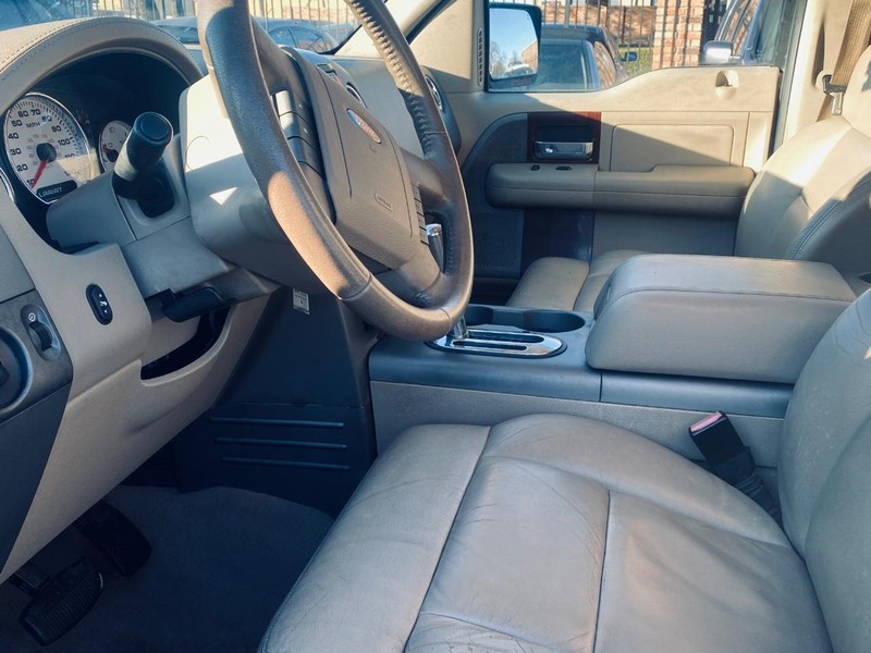 Ford F-150 Vehicle Full-screen Gallery Image 12