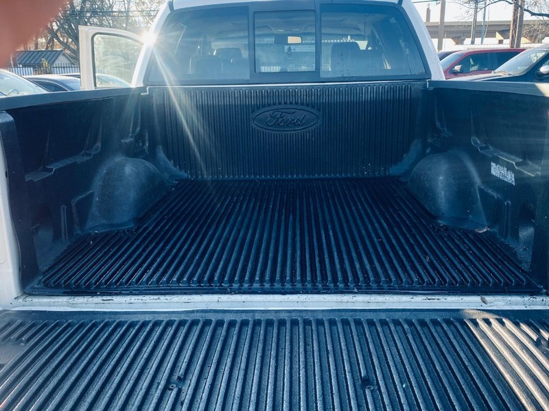 Ford F-150 Vehicle Full-screen Gallery Image 16