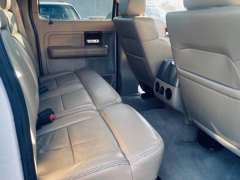 Ford F-150 Vehicle Full-screen Gallery Image 18