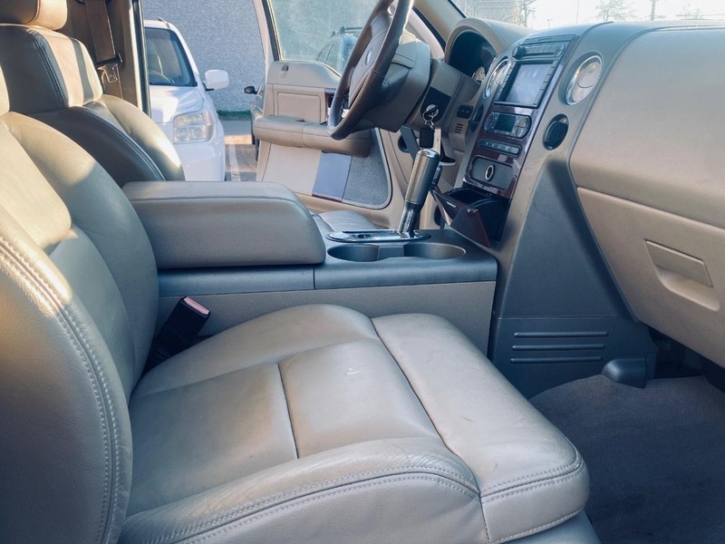 Ford F-150 Vehicle Full-screen Gallery Image 21