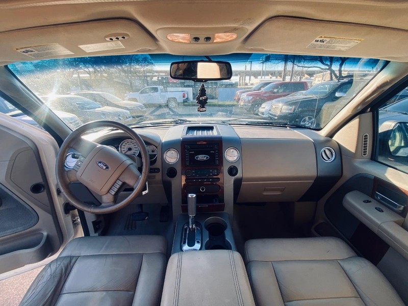 Ford F-150 Vehicle Full-screen Gallery Image 23