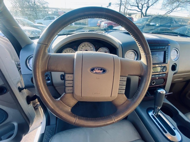 Ford F-150 Vehicle Full-screen Gallery Image 25