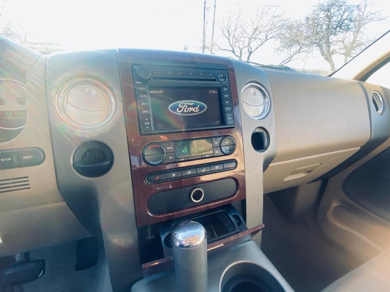 Ford F-150 Vehicle Full-screen Gallery Image 26