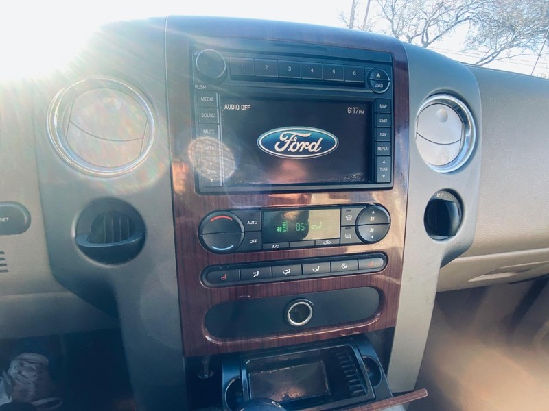 Ford F-150 Vehicle Full-screen Gallery Image 29
