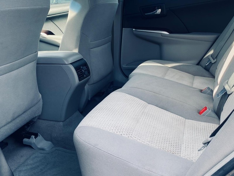 Toyota Camry Vehicle Full-screen Gallery Image 14
