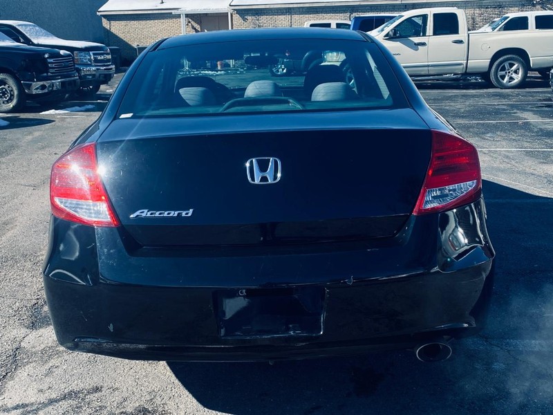 Honda Accord Coupe Vehicle Full-screen Gallery Image 04