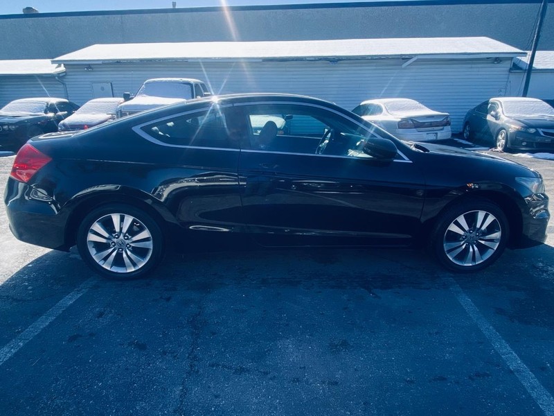 Honda Accord Coupe Vehicle Full-screen Gallery Image 07