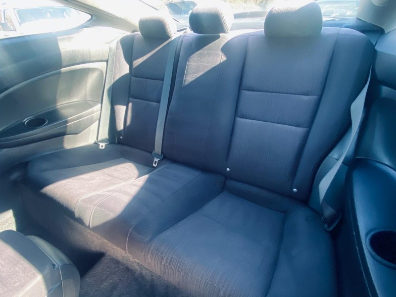 Honda Accord Coupe Vehicle Full-screen Gallery Image 13