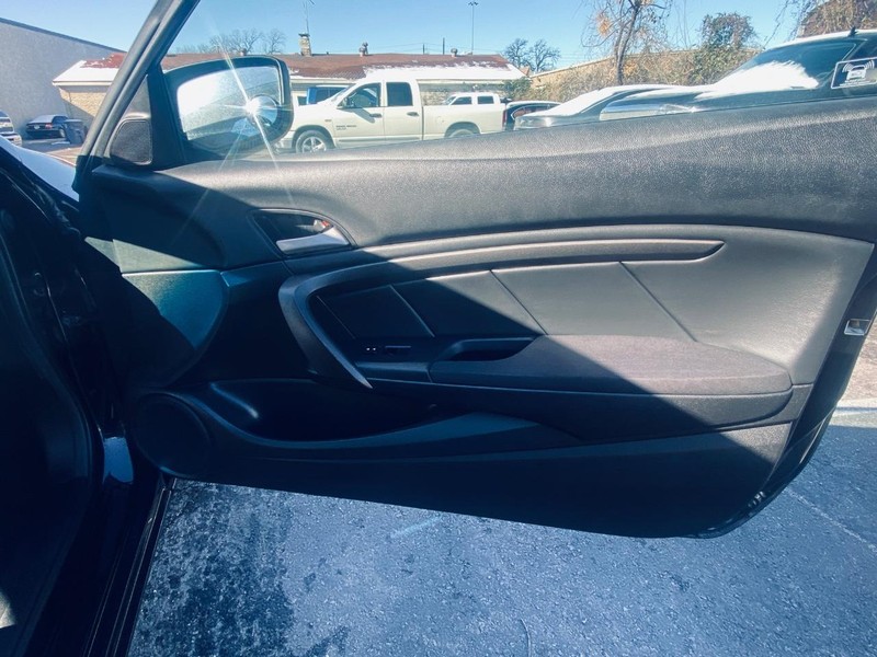 Honda Accord Coupe Vehicle Full-screen Gallery Image 14