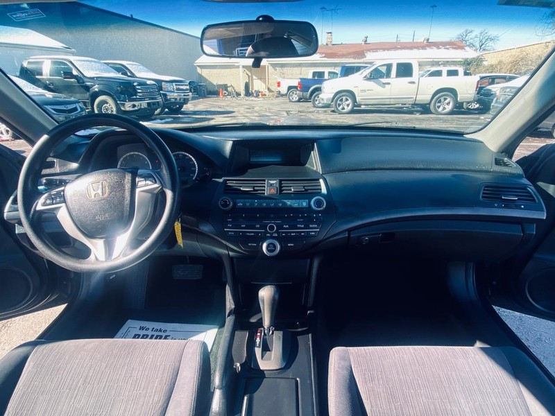 Honda Accord Coupe Vehicle Full-screen Gallery Image 18