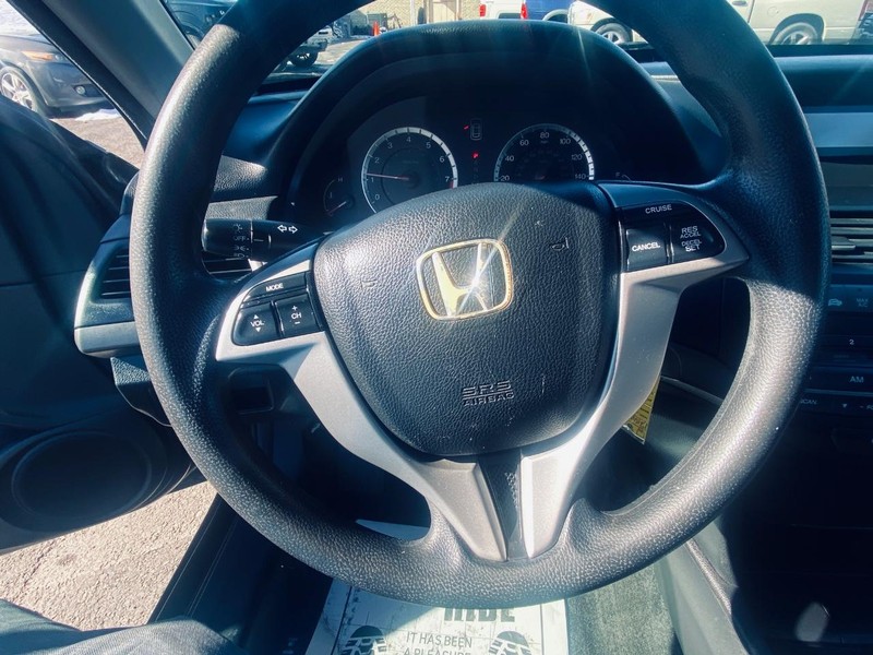 Honda Accord Coupe Vehicle Full-screen Gallery Image 19