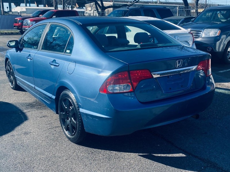 Honda Civic Sedan Vehicle Full-screen Gallery Image 03
