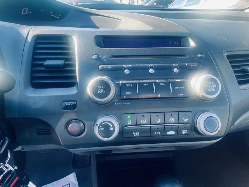 Honda Civic Sedan Vehicle Full-screen Gallery Image 25