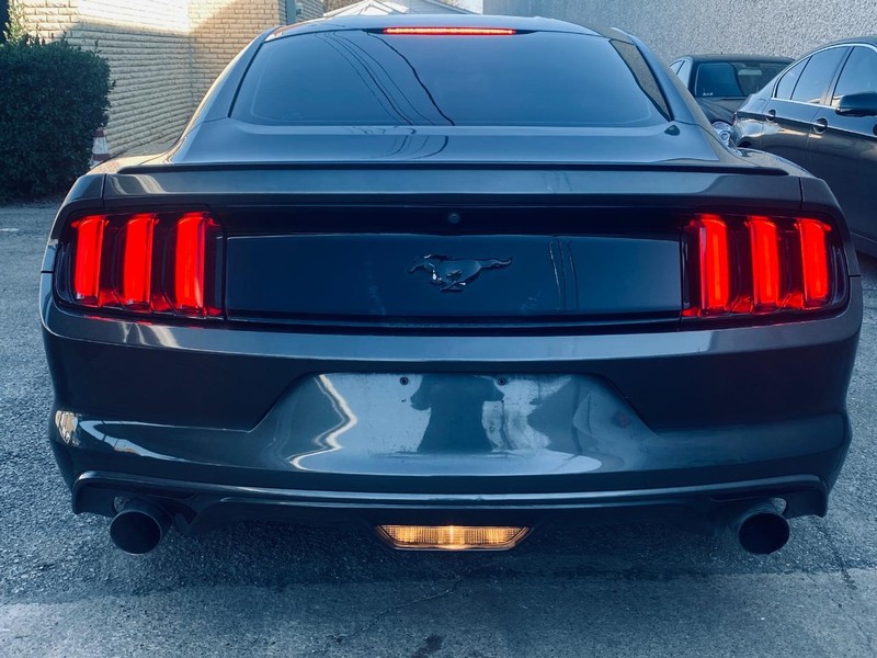 Ford Mustang Vehicle Full-screen Gallery Image 04