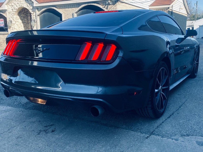 Ford Mustang Vehicle Full-screen Gallery Image 06