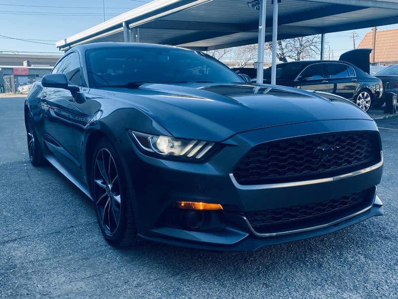 Ford Mustang Vehicle Full-screen Gallery Image 08