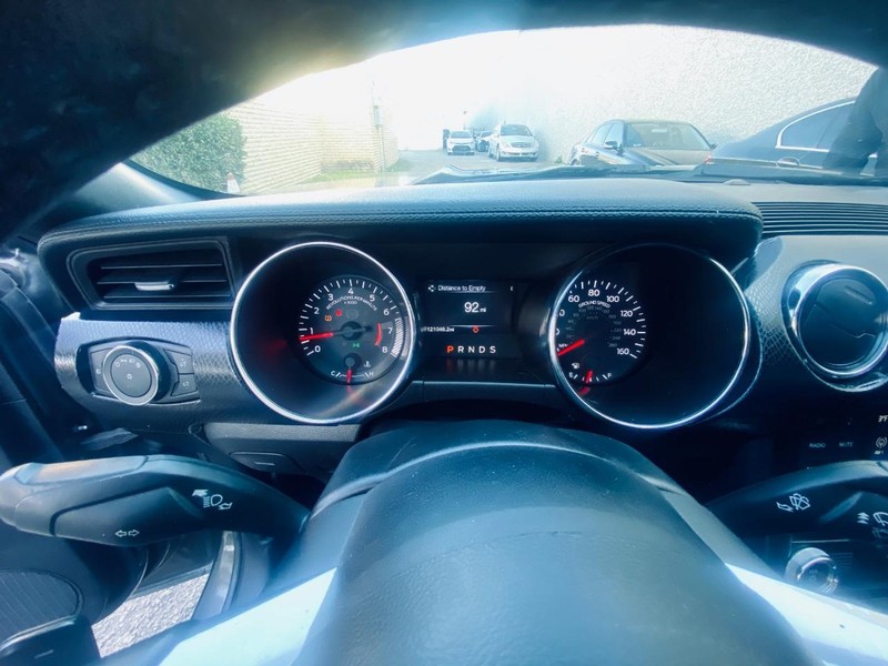 Ford Mustang Vehicle Full-screen Gallery Image 18