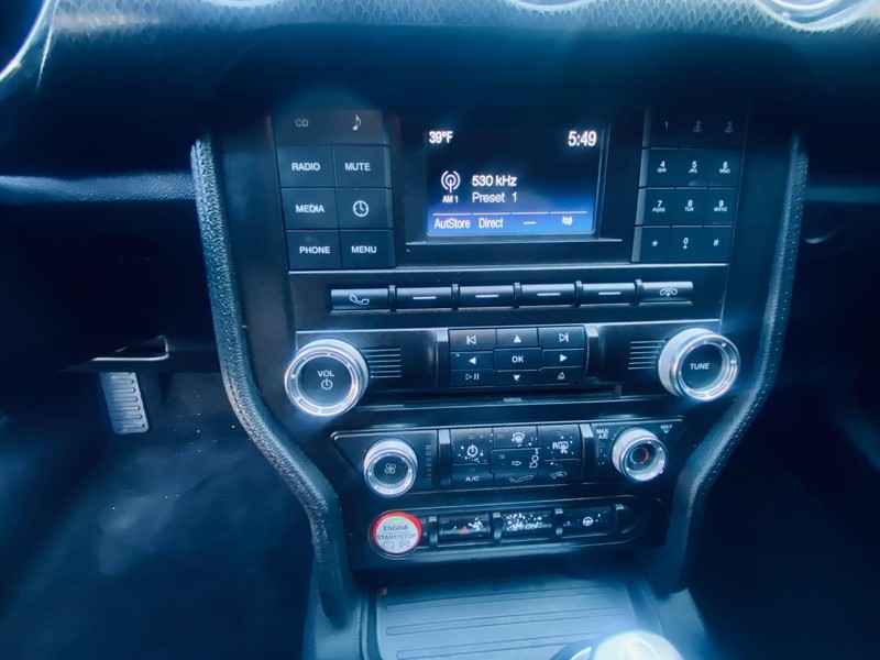 Ford Mustang Vehicle Full-screen Gallery Image 19