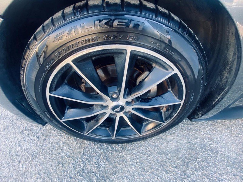 Ford Mustang Vehicle Full-screen Gallery Image 22