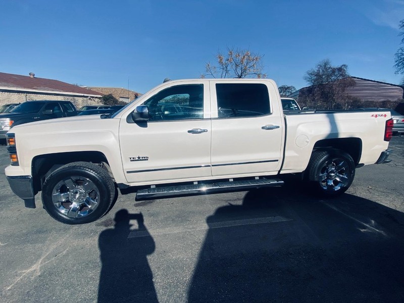 Chevrolet Silverado 1500 Vehicle Full-screen Gallery Image 02