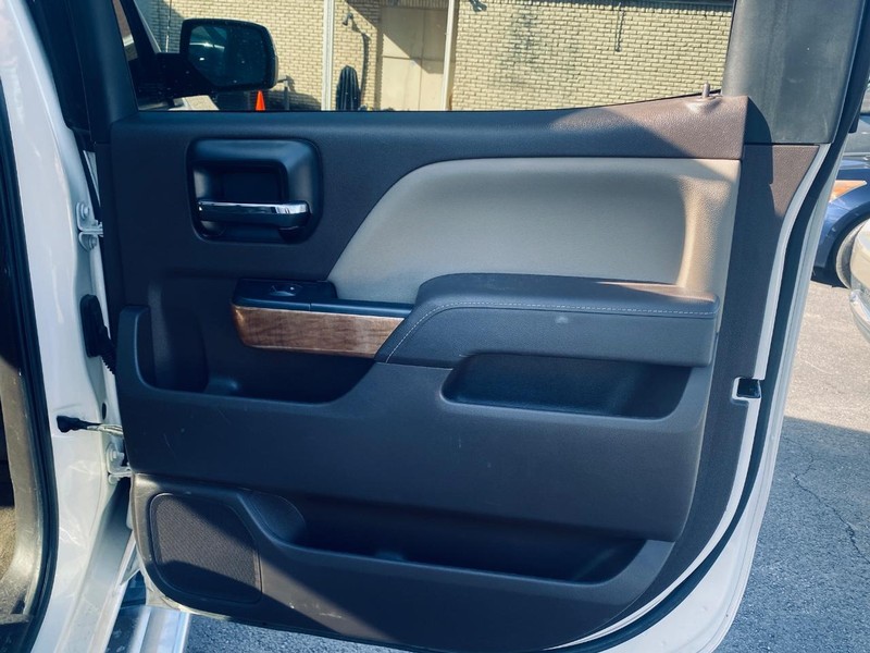 Chevrolet Silverado 1500 Vehicle Full-screen Gallery Image 16