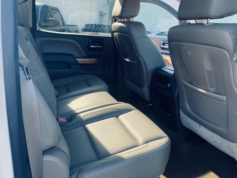 Chevrolet Silverado 1500 Vehicle Full-screen Gallery Image 17
