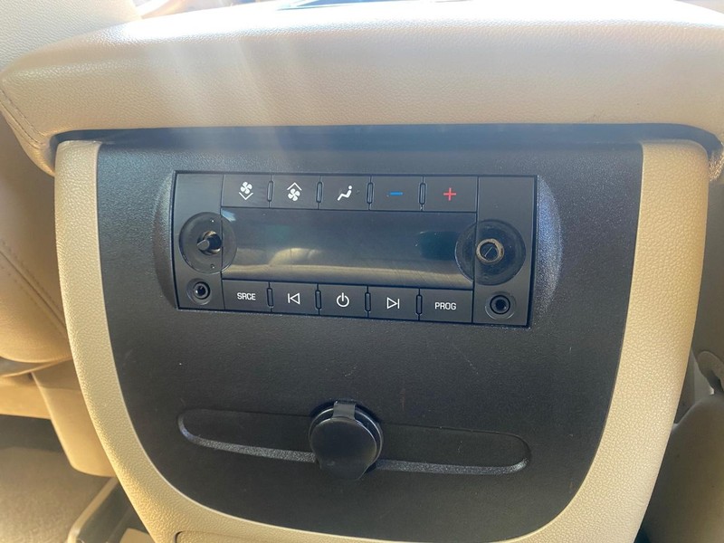 Chevrolet Tahoe Vehicle Full-screen Gallery Image 21