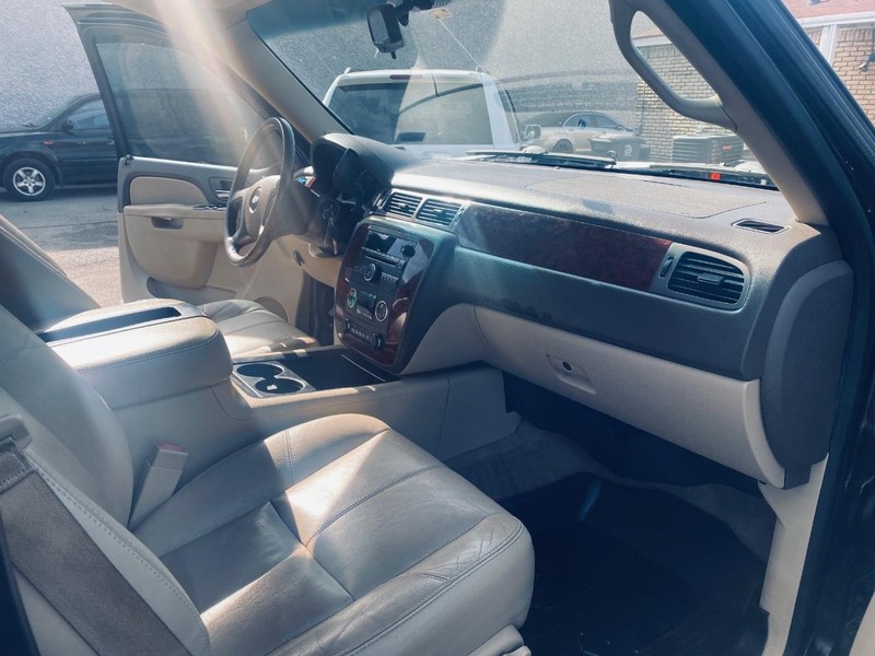 Chevrolet Tahoe Vehicle Full-screen Gallery Image 22