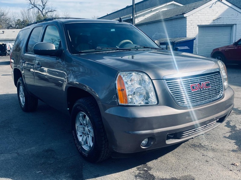 GMC Yukon Vehicle Full-screen Gallery Image 08