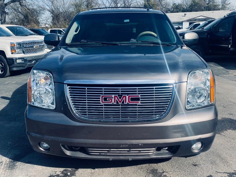 GMC Yukon Vehicle Full-screen Gallery Image 09