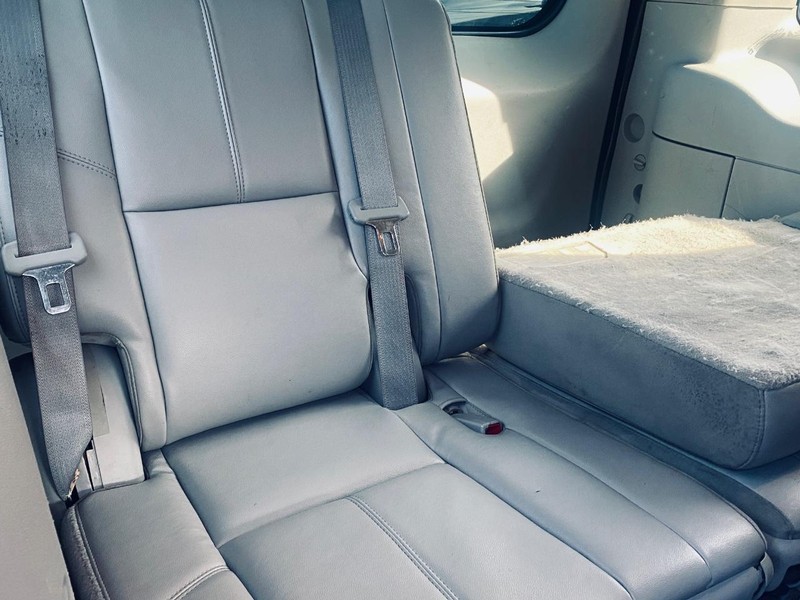 GMC Yukon Vehicle Full-screen Gallery Image 18